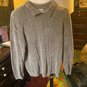 Super nice Alfred Dunner sweater, tan, never been worn, foldable collar